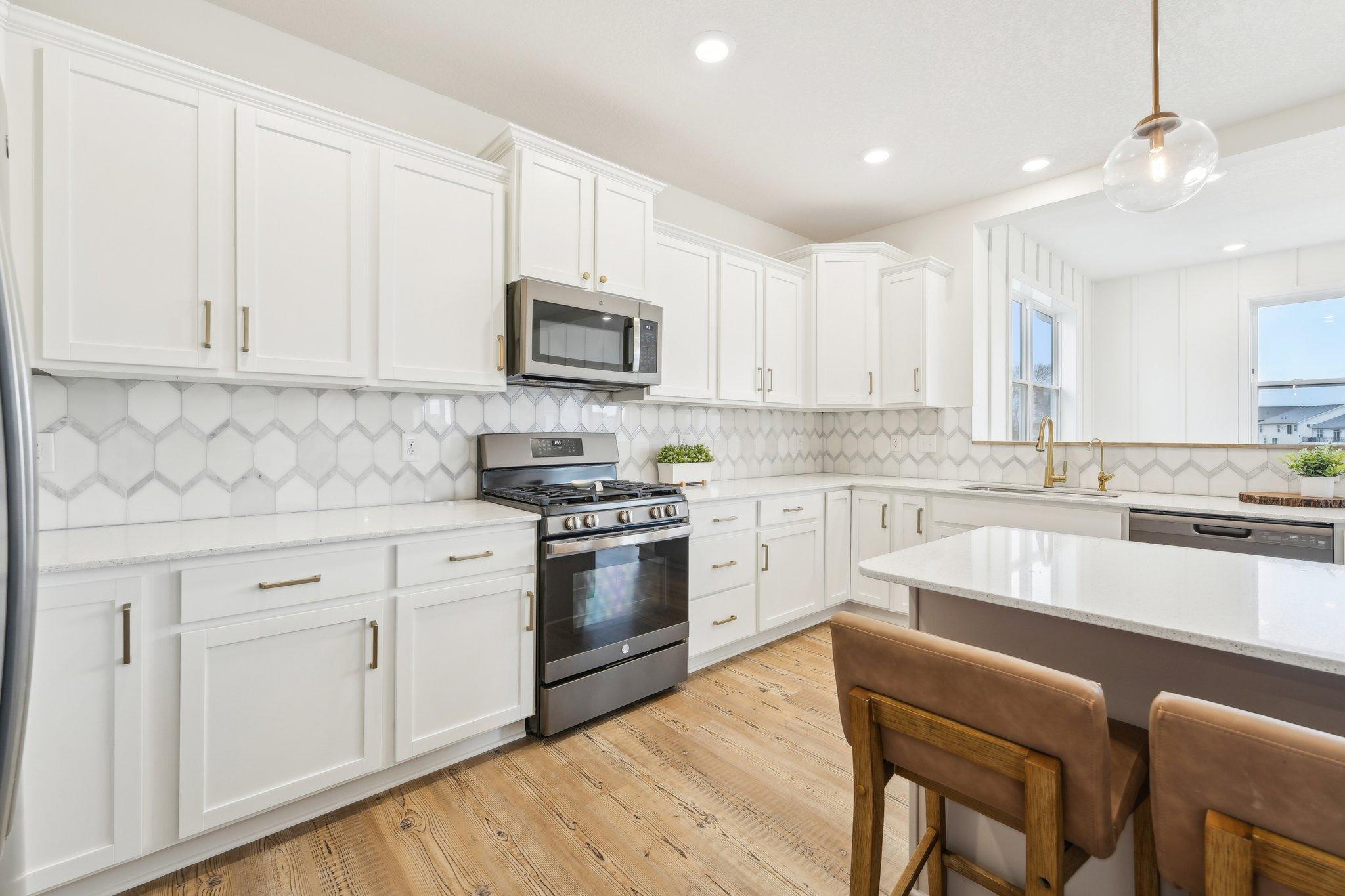 13-web-or-mls-128th Ln NE-2504-013.jpg