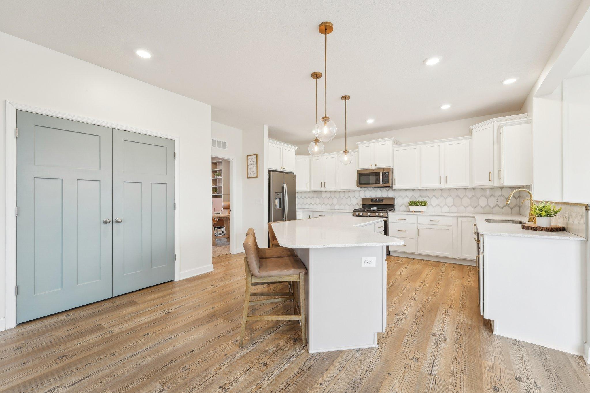 12-web-or-mls-128th Ln NE-2504-012.jpg