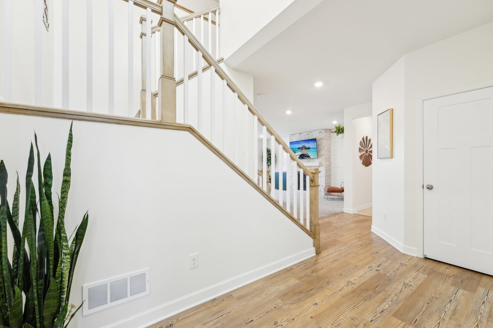 3-web-or-mls-128th Ln NE-2504-003.jpg