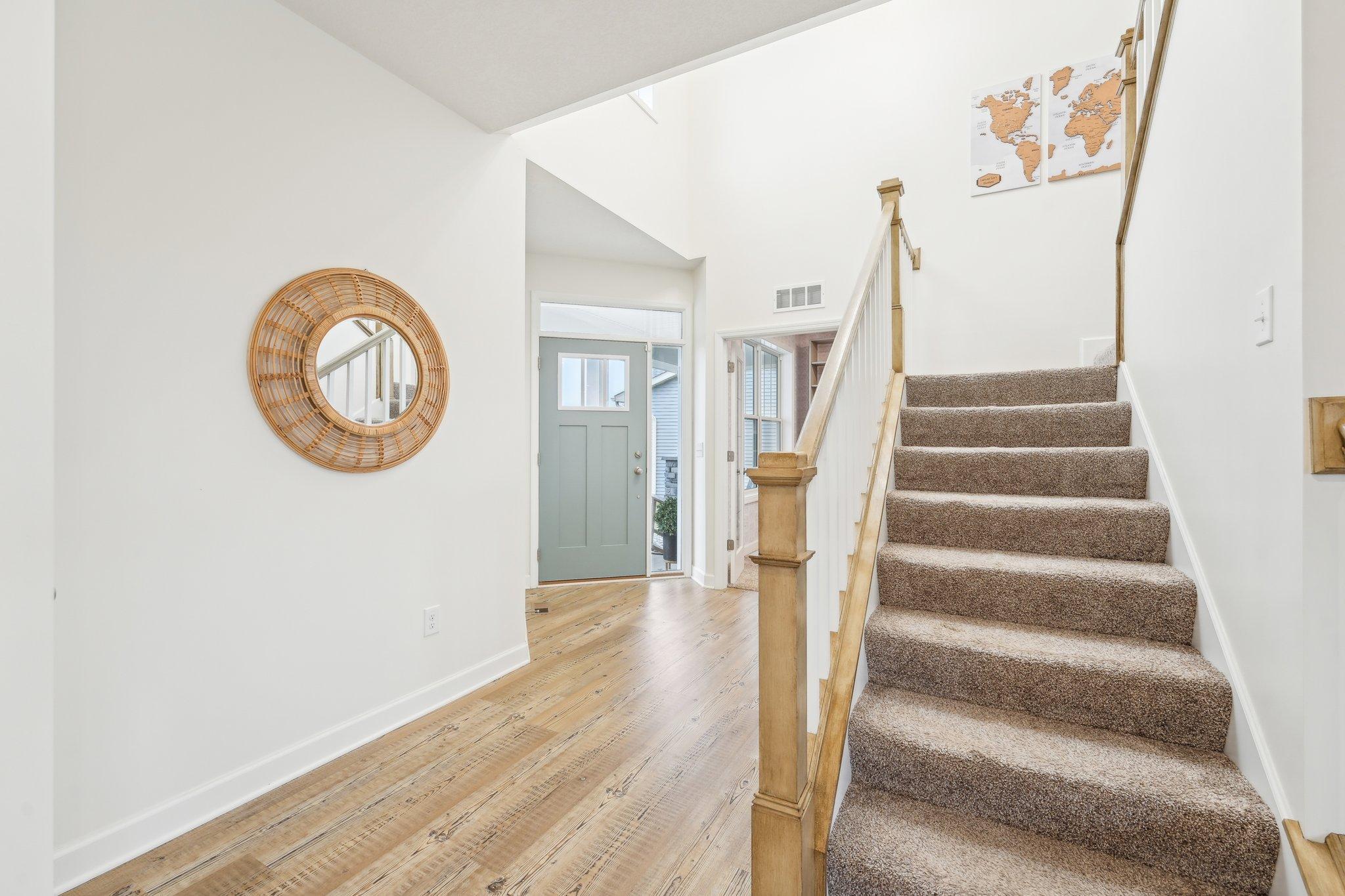 2-web-or-mls-128th Ln NE-2504-002.jpg