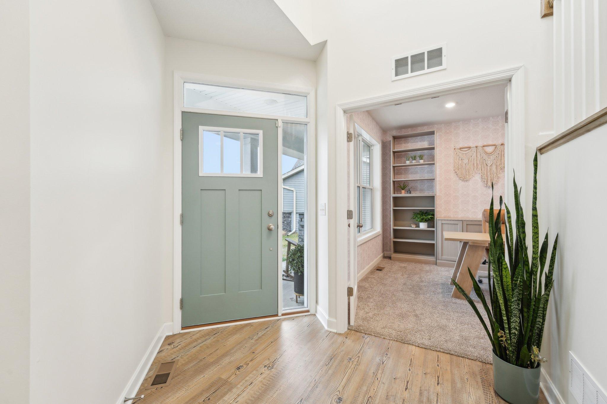 1-web-or-mls-128th Ln NE-2504-001.jpg
