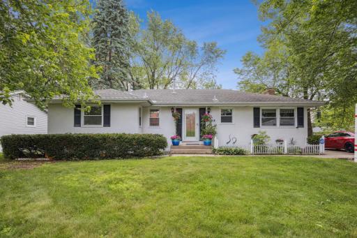 Good Morning, wake up, get up, the sun is starting to shine on this spectacular rambler. It is time to preview and take a closer look at the home.