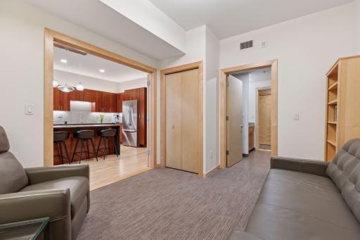 215 10th Avenue S, 723, Minneapolis, MN 55415