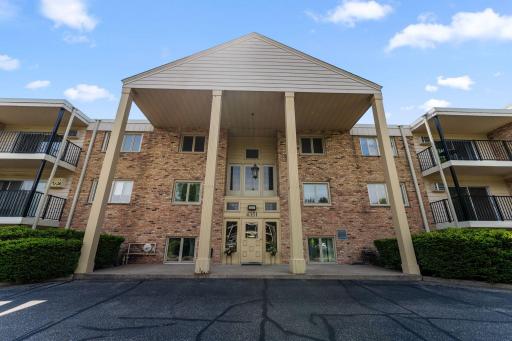 4351 Parklawn Avenue, 110E, Edina, MN 55435