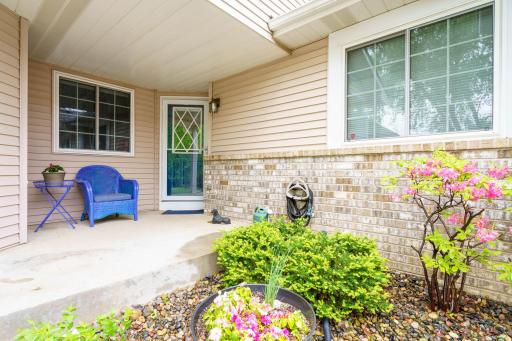 532 Sterling Street S, Saint Paul, MN 55119