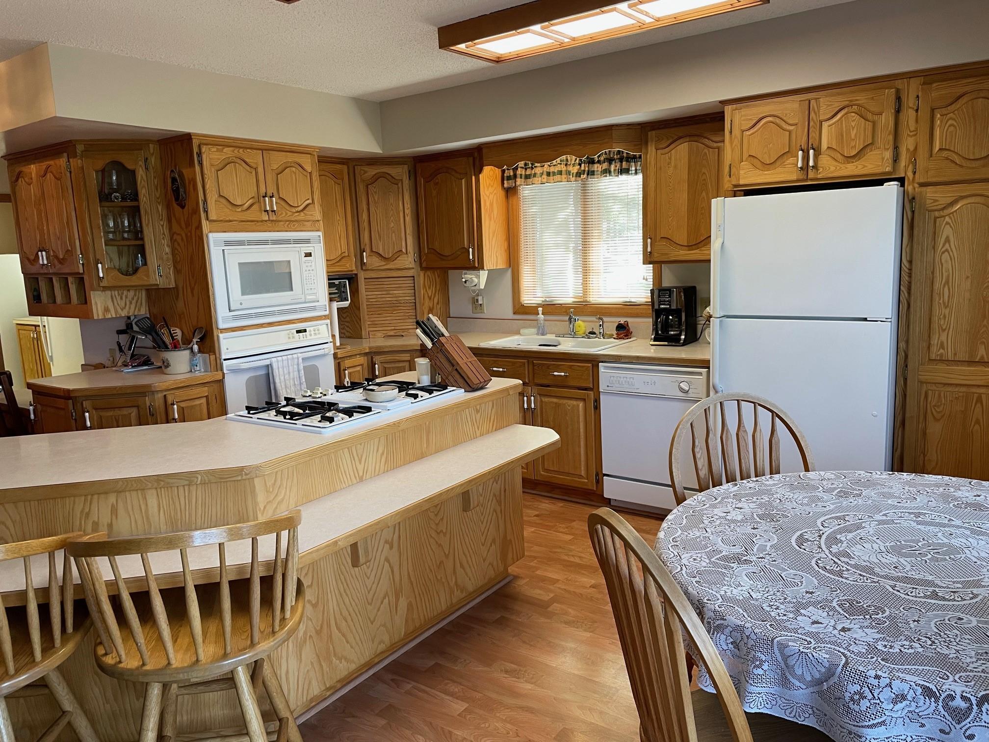 kitchen 2.jpg