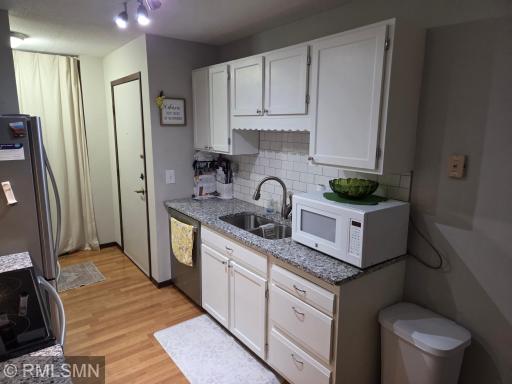 135 Viking Drive E, 213, Saint Paul, MN 55117