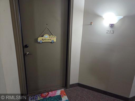 135 Viking Drive E, 213, Saint Paul, MN 55117