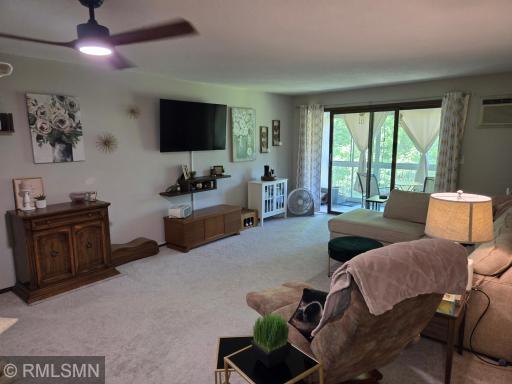 135 Viking Drive E, 213, Saint Paul, MN 55117