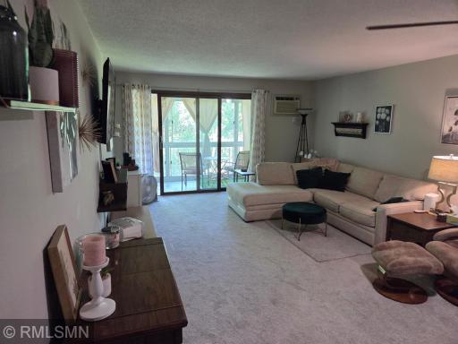 135 Viking Drive E, 213, Saint Paul, MN 55117