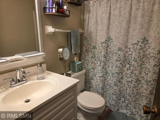 135 Viking Drive E, 213, Saint Paul, MN 55117