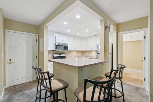 6710 Vernon Avenue S, 203, Edina, MN 55436