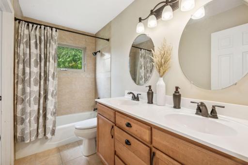 1686 Walnut Lane, Eagan, MN 55122