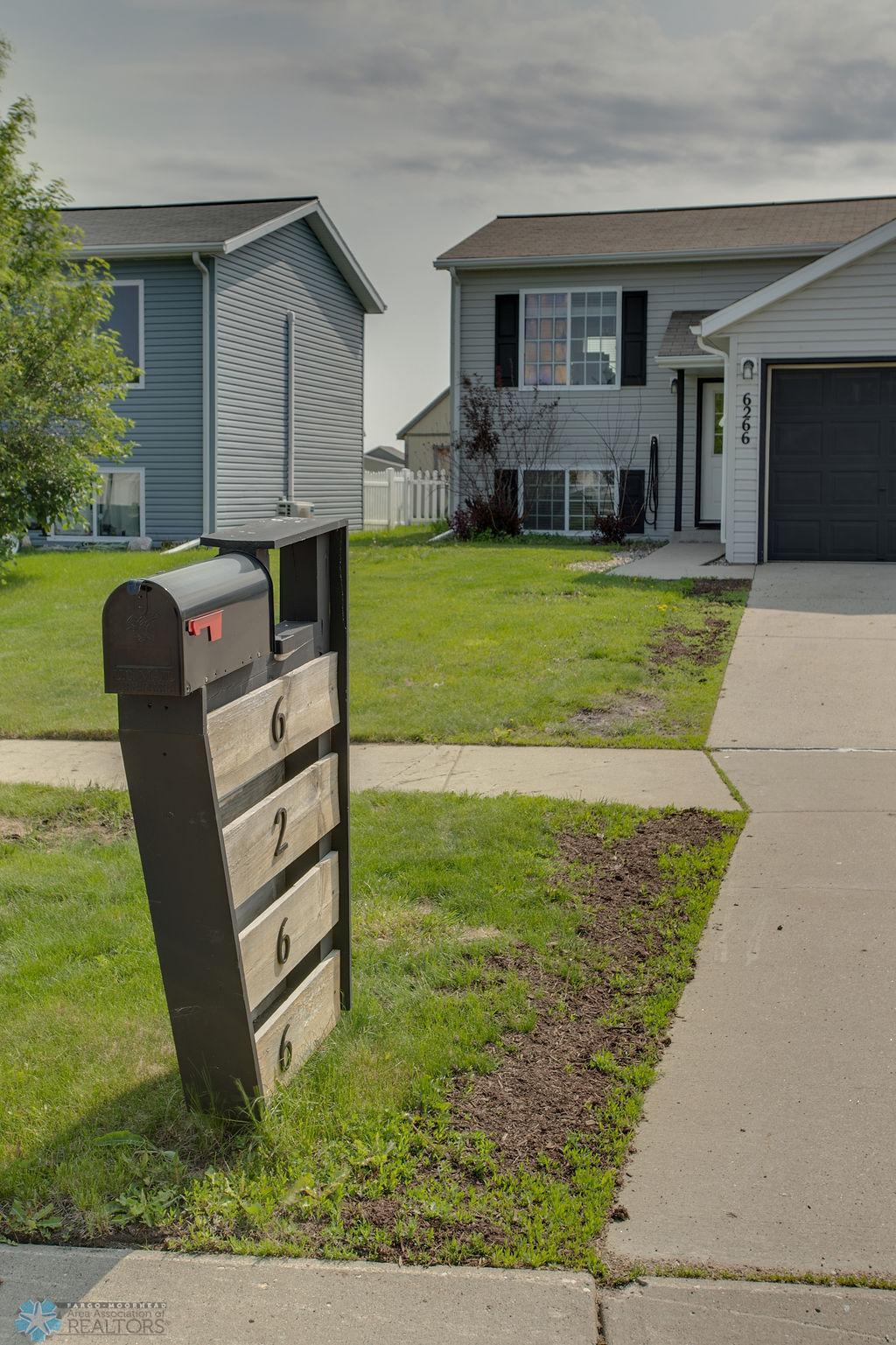 Modern mailbox
