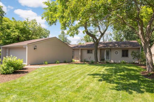 Rare Plymouth single level townhome in a prime location. Award winning Wayzata schools. Minutes to Wayzata+trails+shopping.