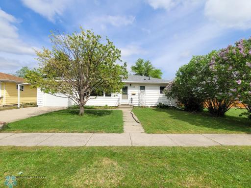 1308 9th Street N, Moorhead, MN 56560