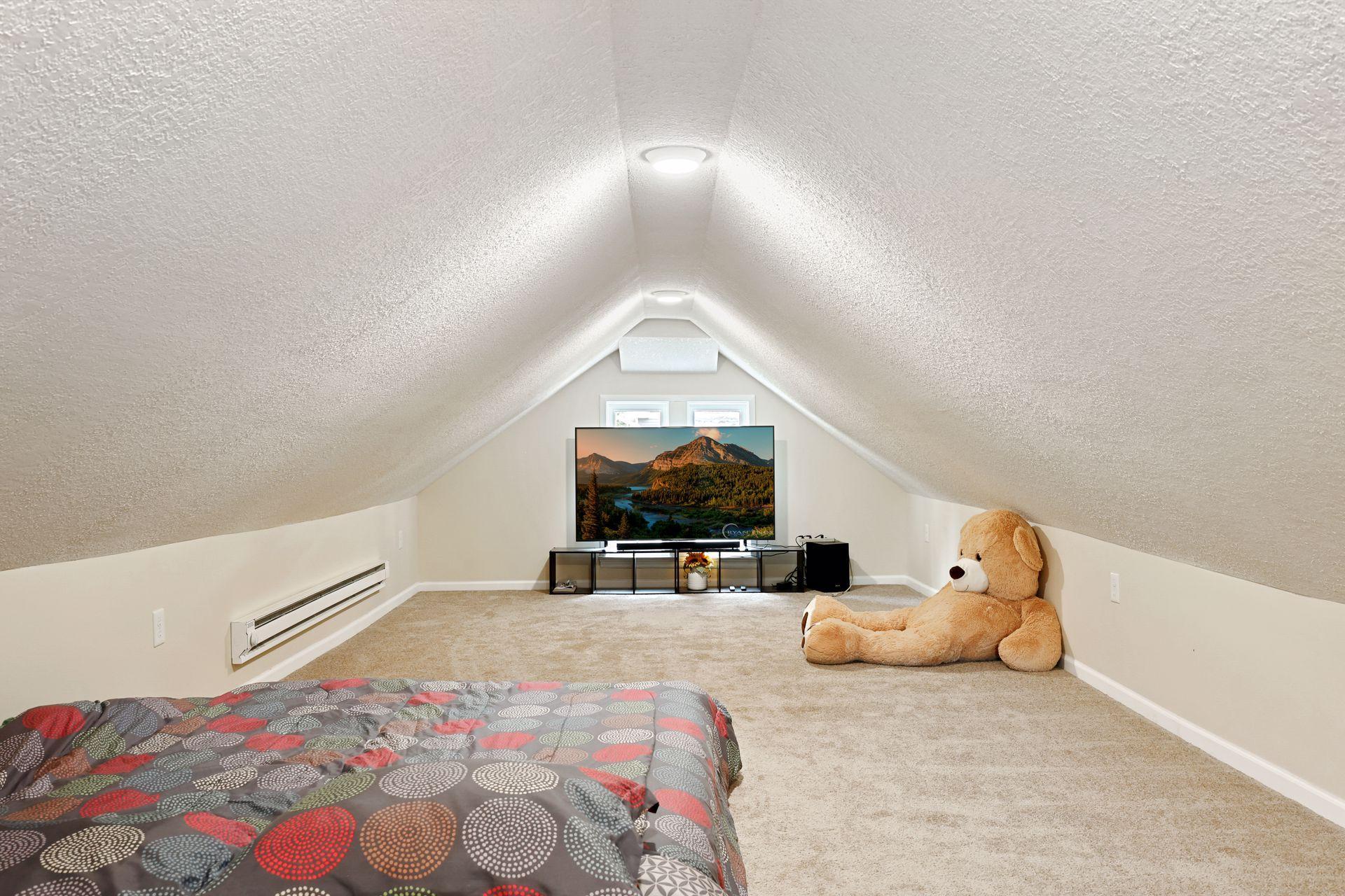 Upper Bedroom / Flex Space