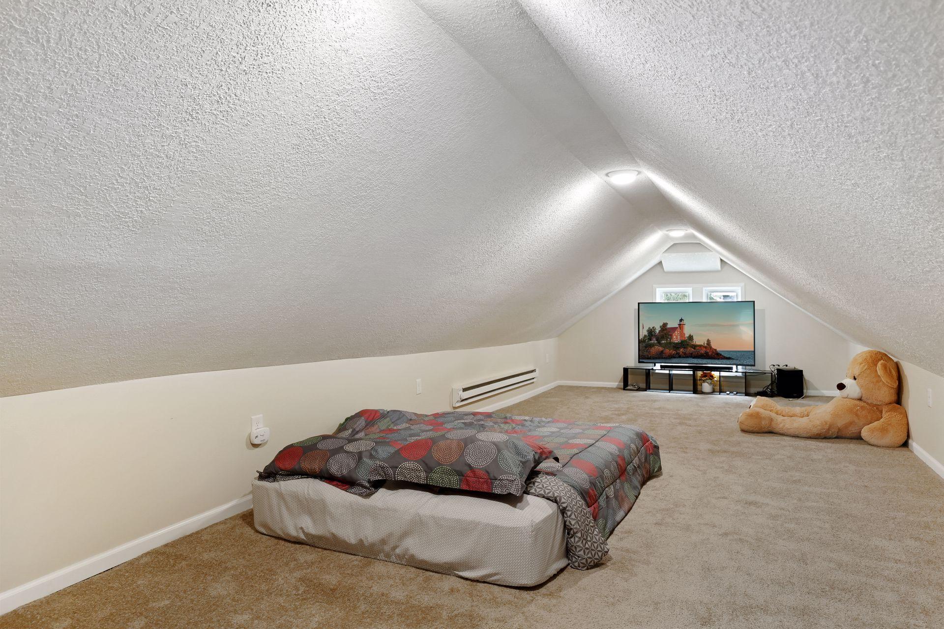 Upper Bedroom / Flex Space