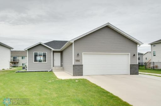 1062 46th Avenue S, Moorhead, MN 56560