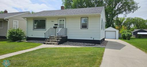 911 16th Street N, Moorhead, MN 56560