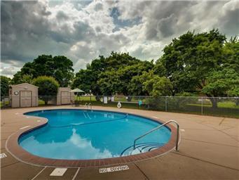 2800 Hillsboro Avenue N, 316, New Hope, MN 55427