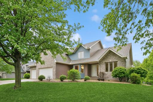 Welcome to 9259 Icosa St. in Lakeville. Beautiful curb appeal.
