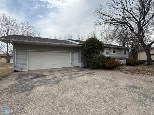 2118 11th Avenue SW, Devils Lake, ND 58301