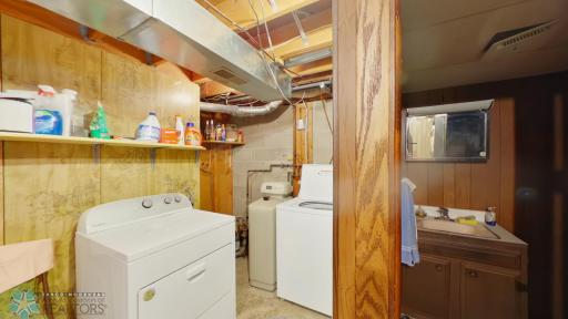 2118 11th Avenue SW, Devils Lake, ND 58301
