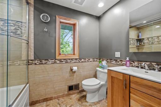 2nd bath upper level