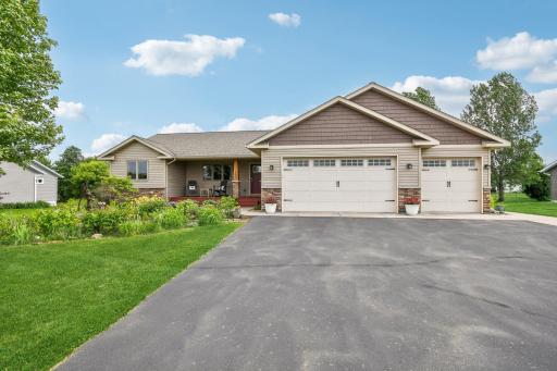3-web-or-mls-Prairie Grass Dr-1006-001.jpg