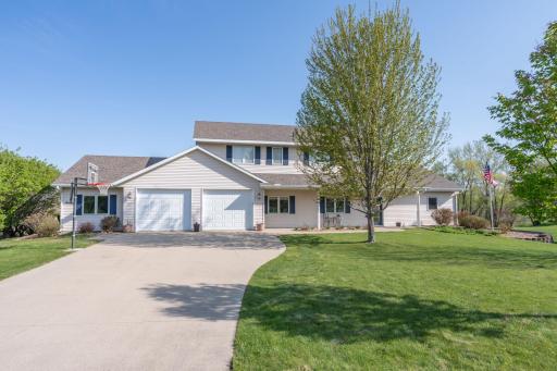 673 W River Drive, New London, MN 56273