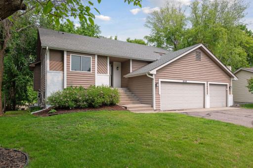 Photo for 8550 Saratoga Lane, Eden Prairie, MN 55347 - listing #6725220 8550 Saratoga Lane, Eden Prairie, MN 55347