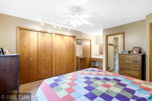 700 Knob Hill Road, Burnsville, MN 55337