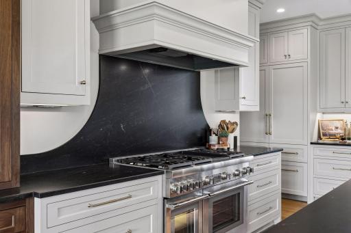 Professional range with dramatic stone backsplash