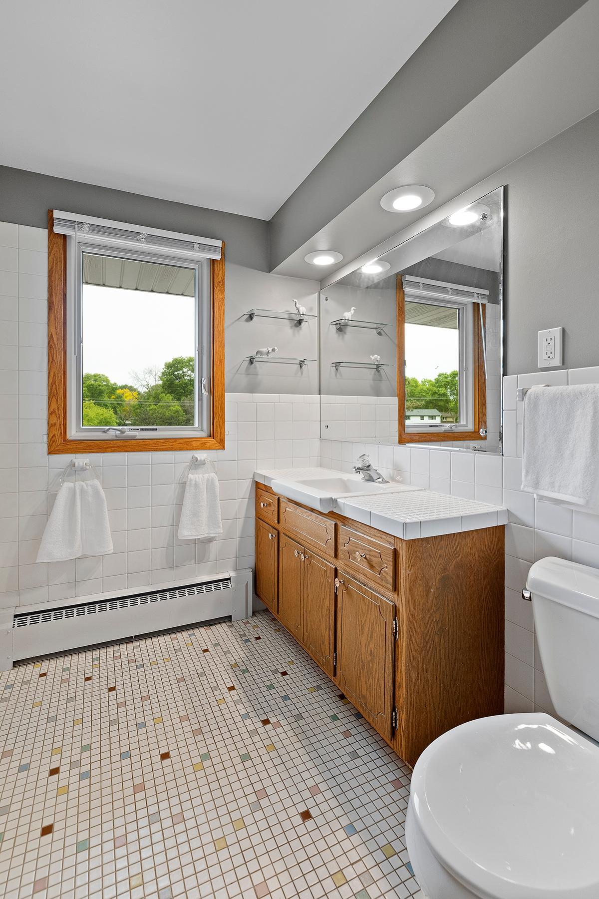 Upper Level Main Bathroom