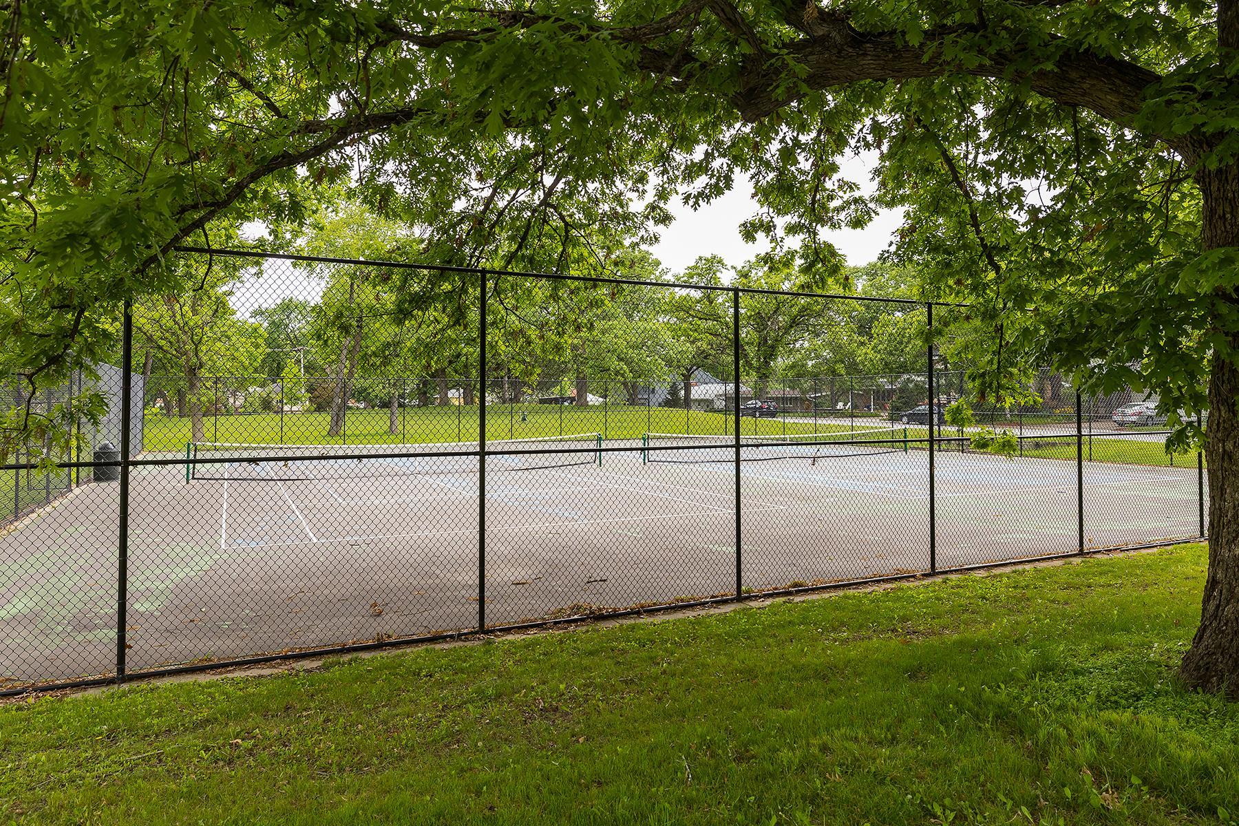 Normandale Park Tennis Courts