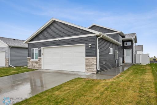 6738 Joseph Street, Horace, ND 58047