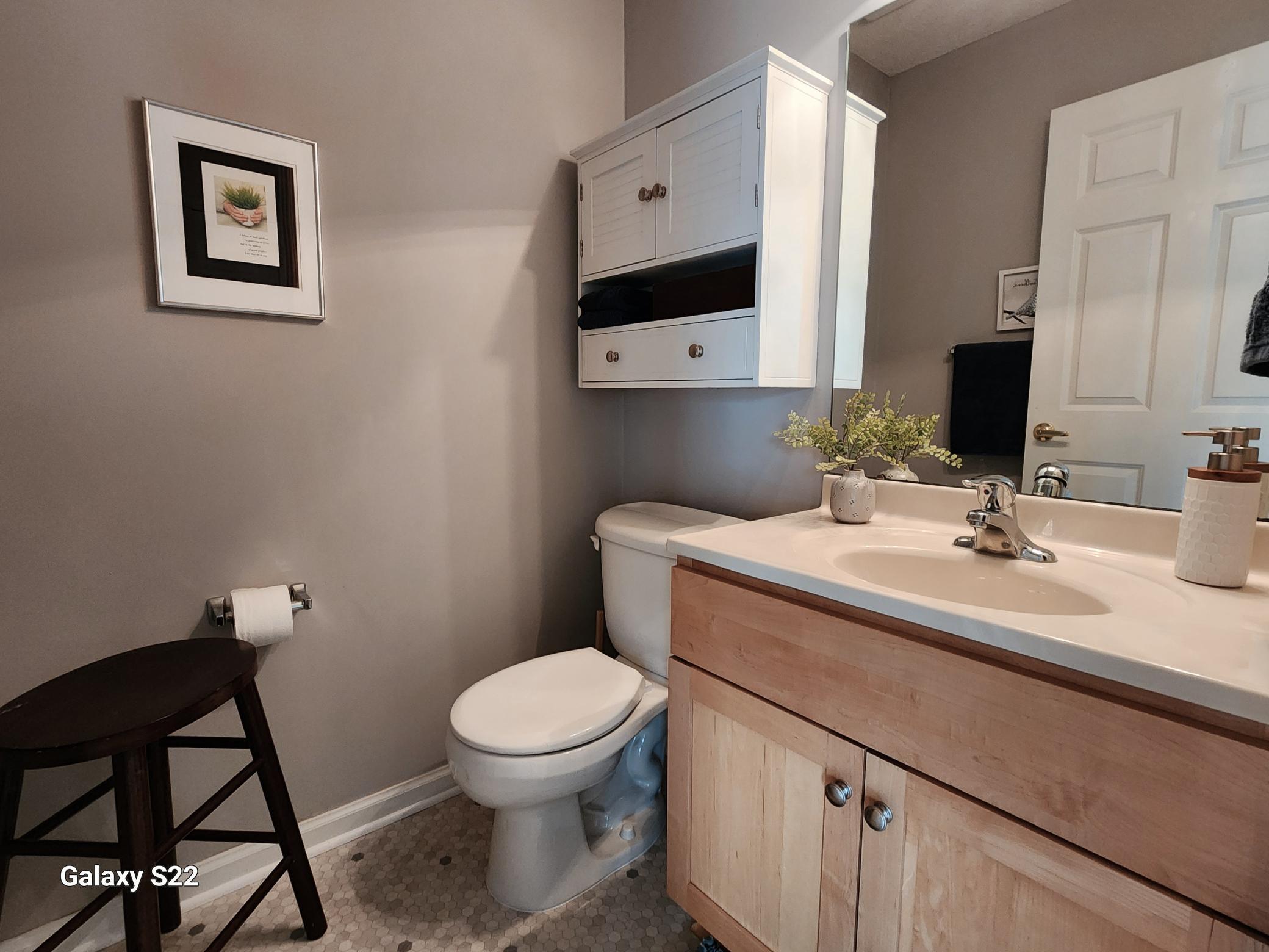 13 Main floor half bath.jpg