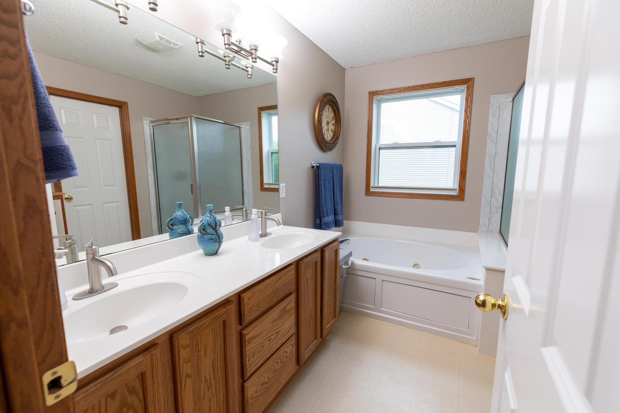 Primary Bath - 8521 Allegheny Grove Blvd.jpg