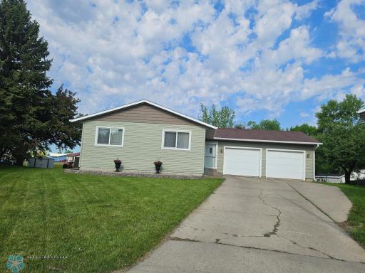 2904 17TH Avenue S, Moorhead, MN 56560