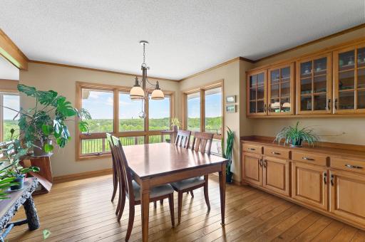 See for miles while enjoying lunch with friends and family, or entertain a crowd.