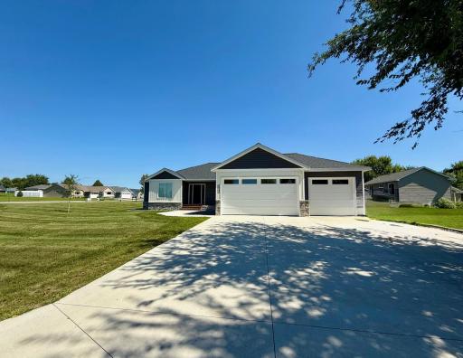 1707 17th Street NW, Willmar, MN 56201