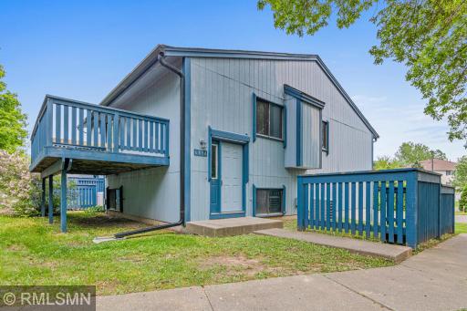 6896 Grenwich Lane N, Oakdale, MN 55128