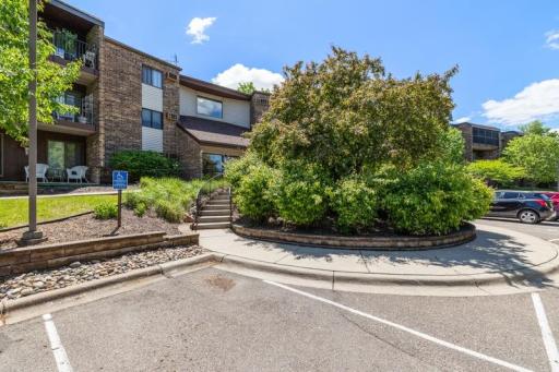 35 Nathan Lane N, 210, Minneapolis, MN 55441