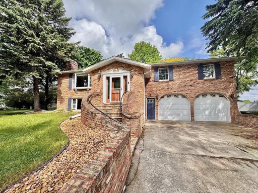 212 Carrow Circle, Marshall, MN 56258