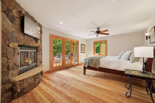 The Master suite is right-sized. Meaning: it has all the needed space and thoughtful accoutrements one would wantâ¦