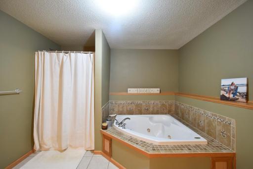 201 N Ridge Drive, Kenyon, MN 55946