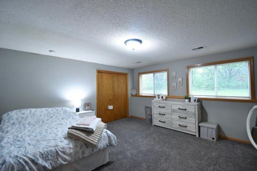 201 N Ridge Drive, Kenyon, MN 55946