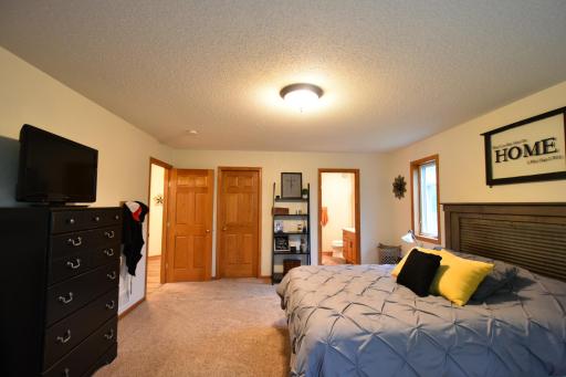 201 N Ridge Drive, Kenyon, MN 55946