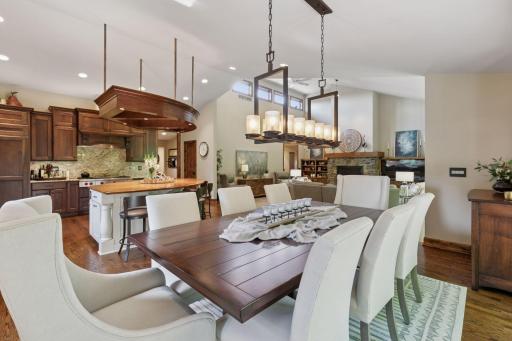 1405 W Farm Road, Chanhassen, MN 55318
